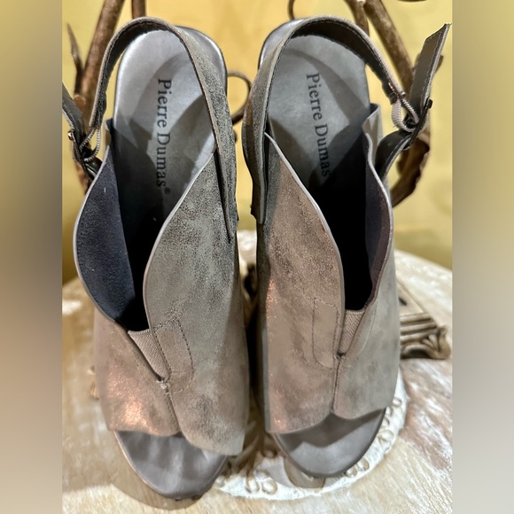 EUC Pierre Dumas Wedge/Platform Slingback Sandal. Excellent condition. Size 8 - Picture 2 of 10